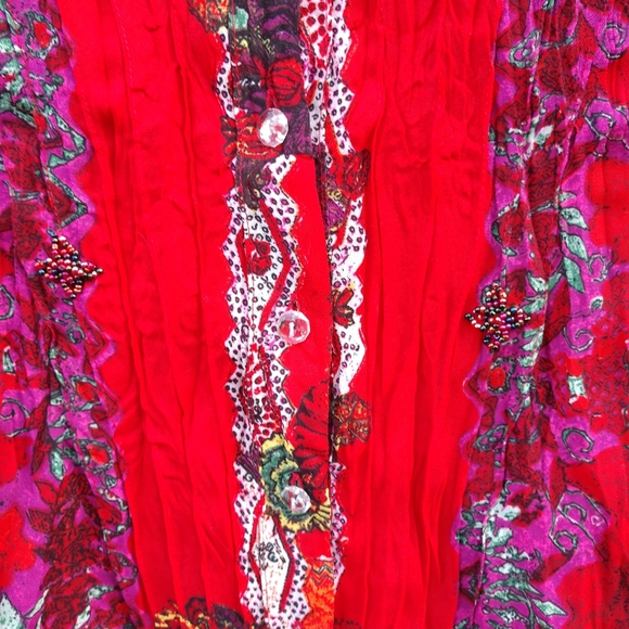 Le Caviar red, multi colored beaded v neckline top - Picture 8 of 8